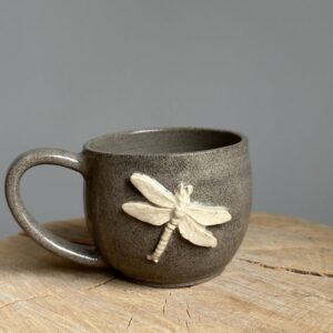 Klippevinge kop med hank, inspireret af klippevæggen i de norske fjelde