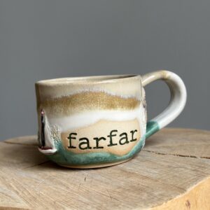 Sejlbådskrus med navn og bølgebrus