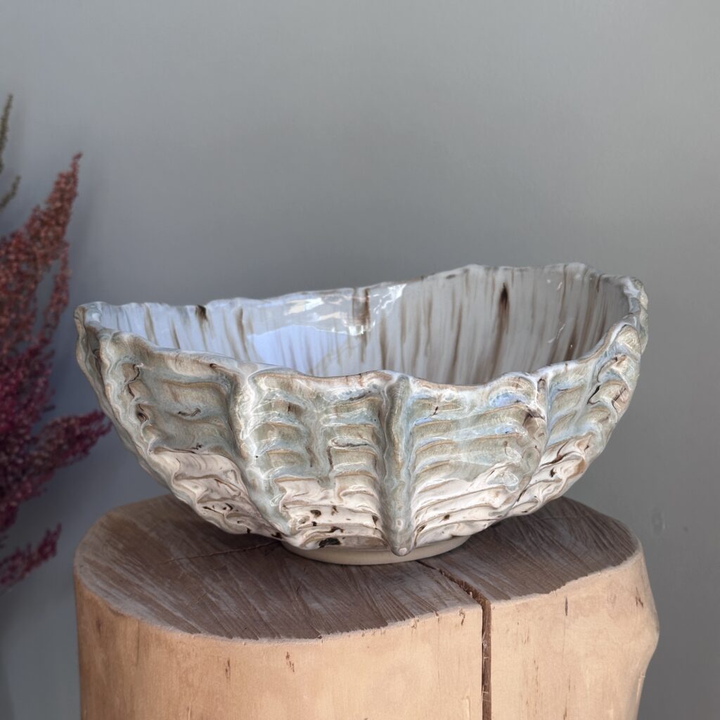 Bølgeskvulp, Ø25 cm. håndlavet keramik skål